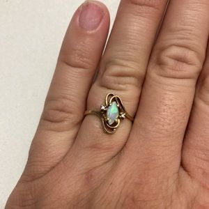 10k Gold Opal Diamond Vintage Estate Ring Size 6.25